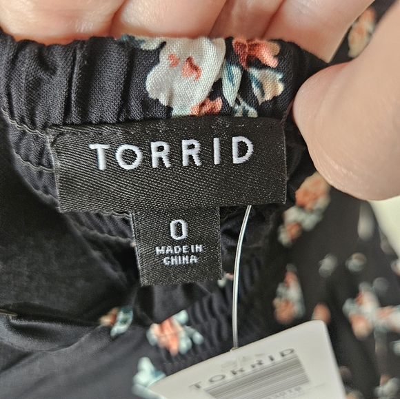 💚HP💚NWT Torrid Sweetheart Black Pink Floral Handkerchief Challis Midi Dress - Picture 14 of 15